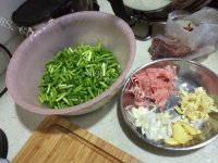 家常菜蒜薹炒肉做法图解1)