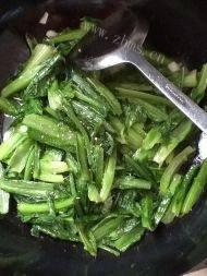 口感饱满的蒜香油麦菜