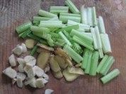 芹菜鱿鱼丝做法图解2)