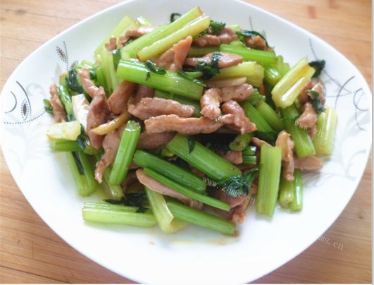 最喜欢吃的芹菜炒肉丝
