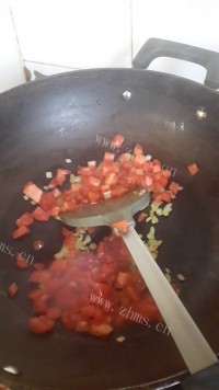 美味牛肉葱香比萨做法图解3)