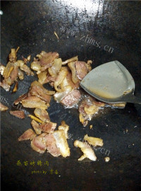 好吃的蒜苗炒腊肉做法图解5)