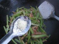 软嫩的芹菜肉丝做法图解11)