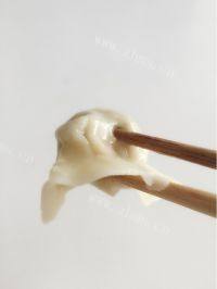美味的虾仁猪肉大葱水饺做法图解8)