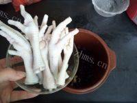 黑豆凤爪汤自制做法图解4)