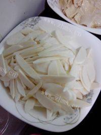 家常菜茭白炒牛肉做法图解3)