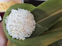 好吃的绿豆鲜肉粽做法图解11)