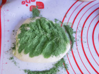 甜蜜双色抹茶蜜豆面包做法图解2)