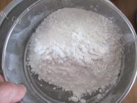 自制红豆沙冰皮月饼做法图解2)