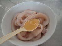 美味的香炸鱿鱼圈做法图解3)