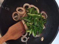 美味的青椒鱿鱼圈做法图解12)