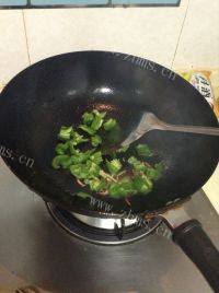 家常菜西葫芦炒牛肉做法图解5)
