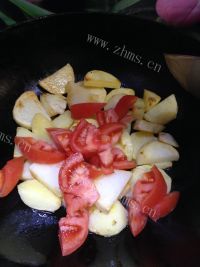 美味的土豆烧牛肉做法图解7)