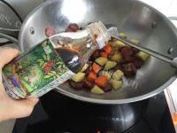 「手工美食」腊肠土豆做法图解6)