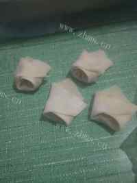 自制芹菜肉馄饨做法图解14)
