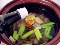 「美味可口」牛肉炖土豆做法图解7)