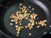 美味核桃蔓越莓拌小米饭做法图解5)