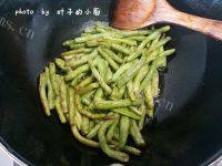 喷香的干煸豆角做法图解5)