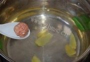 口感极佳的牛肉丸子萝卜汤做法图解4)