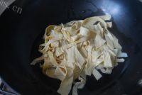 家常菜黄瓜拌豆腐皮做法图解2)