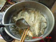 美味的香煎草鱼做法图解2)
