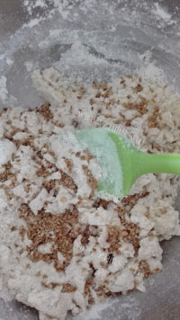自制芝麻苏打饼干做法图解5)