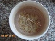 美味的雪梨银耳瘦肉汤做法图解2)