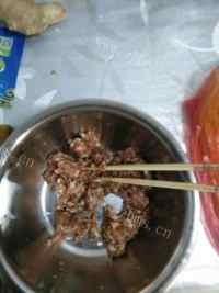风味独特的蒜黄肉饺子做法图解1)