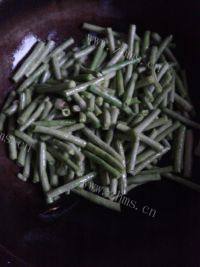 开胃的豆角焖面做法图解5)