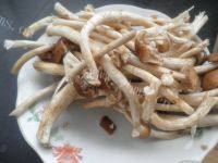 家常菜五花肉炒茶树菇做法图解3)