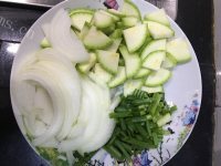 家常菜木耳炒肉片做法图解1)