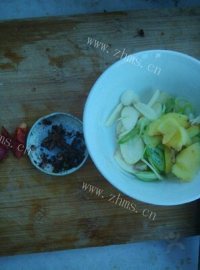 好吃的清炒鲳鱼做法图解3)
