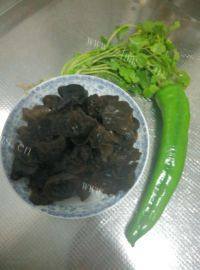 家常菜凉拌木耳菜做法图解1)