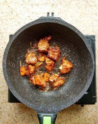 美味的排骨焖杂粮饭做法图解7)