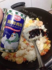 美味的菠萝炒饭做法图解12)