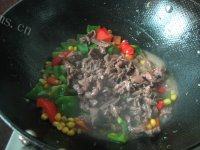 营养丰富的彩椒牛肉做法图解13)
