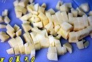 美味的腊味土豆饭做法图解2)