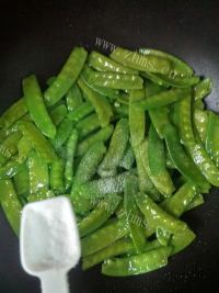 家常菜清炒荷兰豆做法图解4)