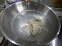 美味的茄汁五花肉藕卷做法图解3)