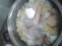 我爱吃的白菜煮鳗鱼干蟹肉棒做法图解5)