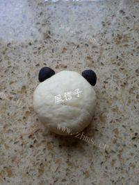 美味的熊猫豆沙包做法图解14)