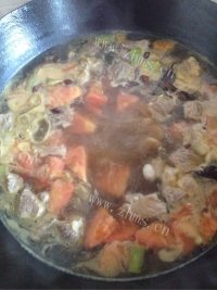 美味的牛肉炖柿子做法图解5)