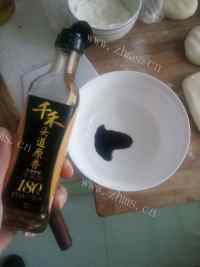 自制油酥五香烧饼做法图解12)