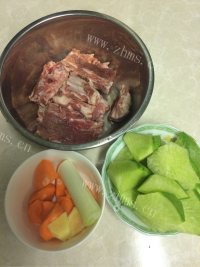 色香味俱全的羊肉萝卜汤做法图解1)