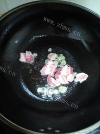 家常菜香菇炖土豆做法图解6)