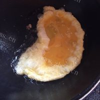 清脆爽口的西红柿炒鸡蛋做法图解4)