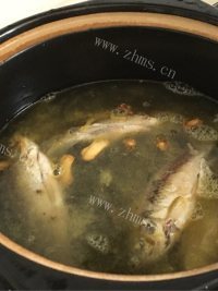 好吃的鲫鱼豆腐汤做法图解4)