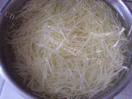 「DIY美食」青椒土豆丝做法图解2)