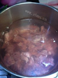 色泽鲜亮的红烧牛肉面做法图解5)