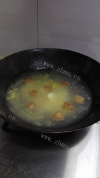 五味俱全的丸子汤做法图解3)